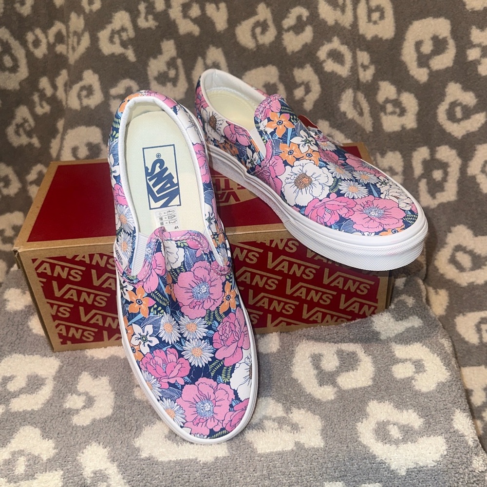 Vans Classic  Slip-On Sneakers 😍 In Retro Floral/Multi True White 😍😍 New 🩷🩷 - Picture 12 of 17